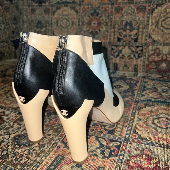CHANEL 3 Tone boot - Picture 6 of 10
